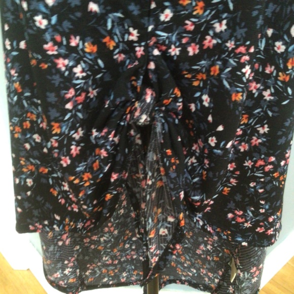 Cute floral print high low top - Picture 3 of 4